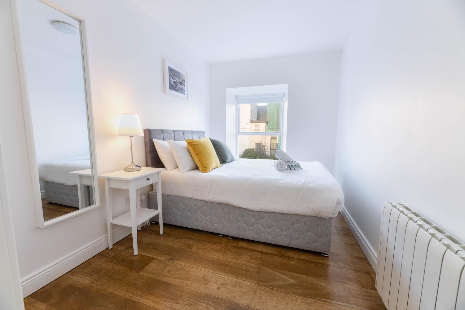 Modern Canal View Home, In City Centre, Sleeps 8 Galway Dış mekan fotoğraf