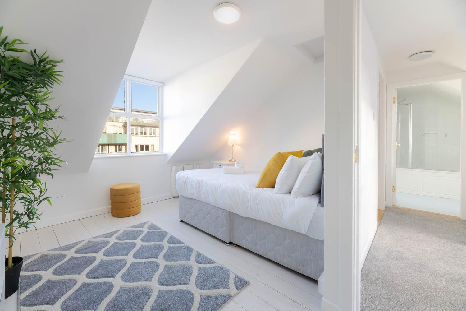 Modern Canal View Home, In City Centre, Sleeps 8 Galway Dış mekan fotoğraf