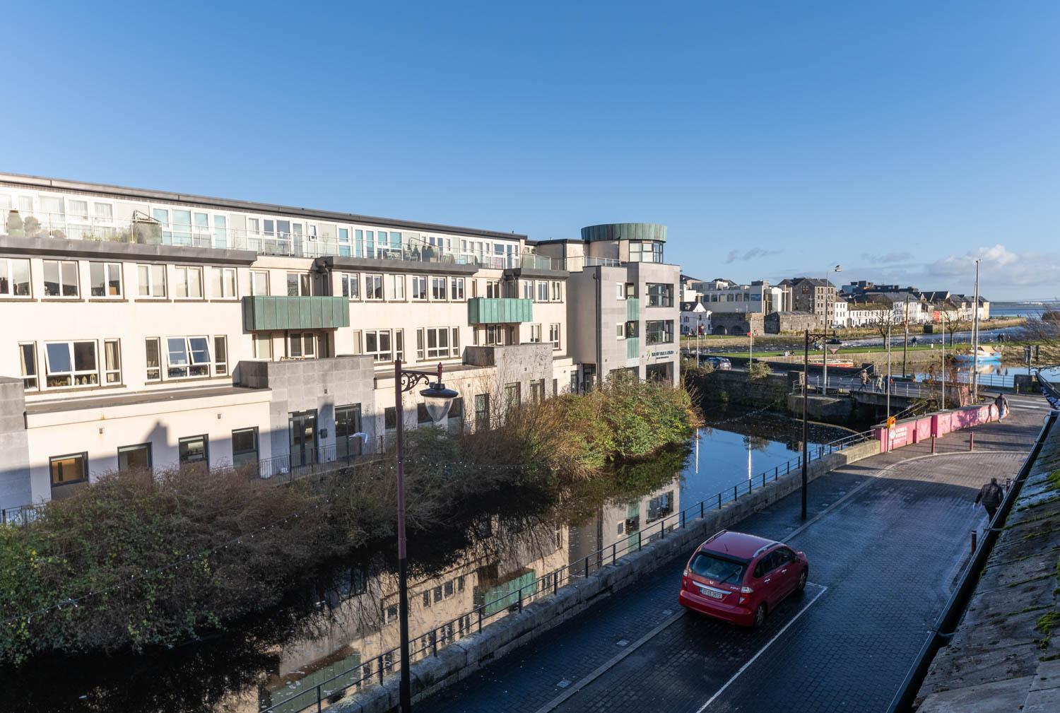 Modern Canal View Home, In City Centre, Sleeps 8 Galway Dış mekan fotoğraf