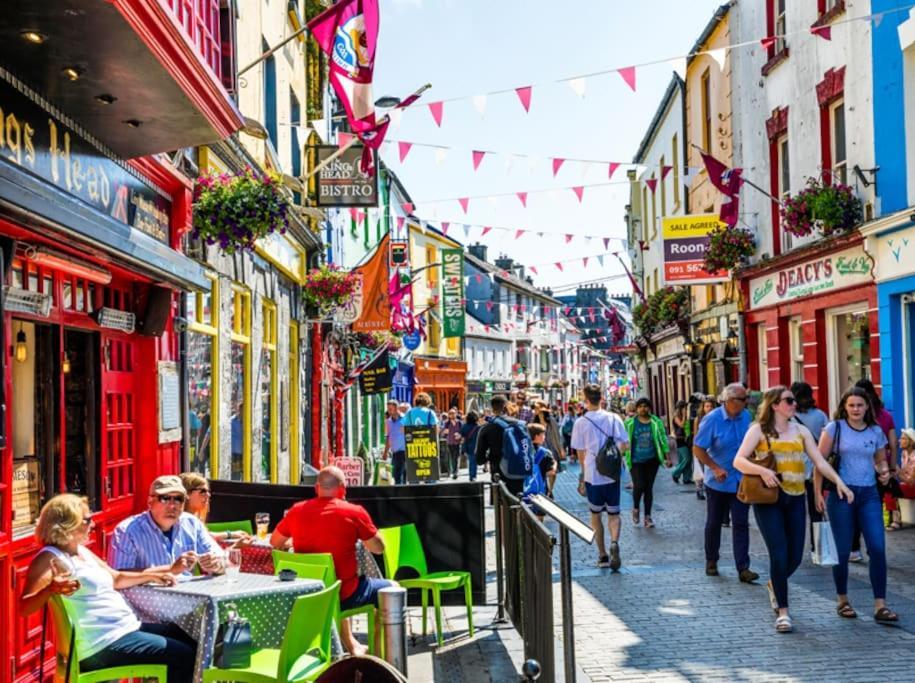 Modern Canal View Home, In City Centre, Sleeps 8 Galway Dış mekan fotoğraf
